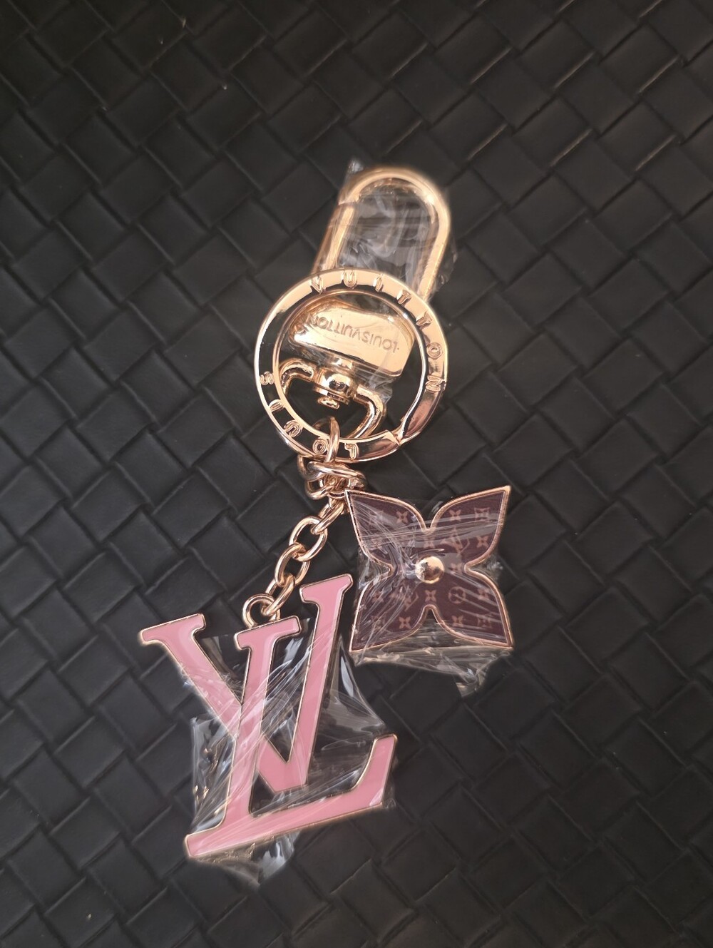 Source Unknown Pink LV Initial & Monogram Flower Key Holder with Gold Hardware